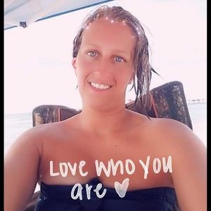 Meet your Posher, Holly